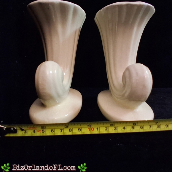VINTAGE Pair of USA Art Pottery Matte White Cornucopia Planter Vases circa 1940s - Picture 7 of 10